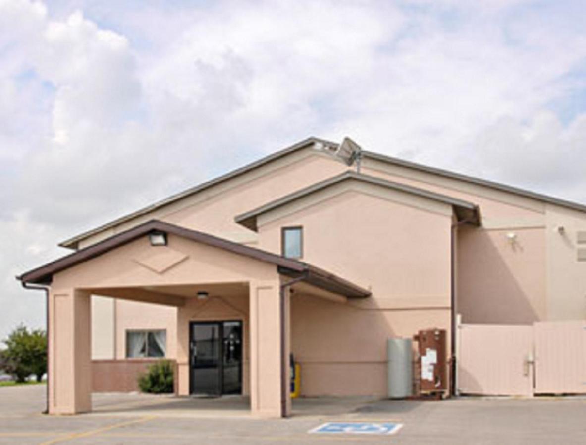 Super 8 By Wyndham Osceola Ia Motel Екстериор снимка