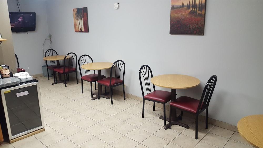Super 8 By Wyndham Osceola Ia Motel Екстериор снимка