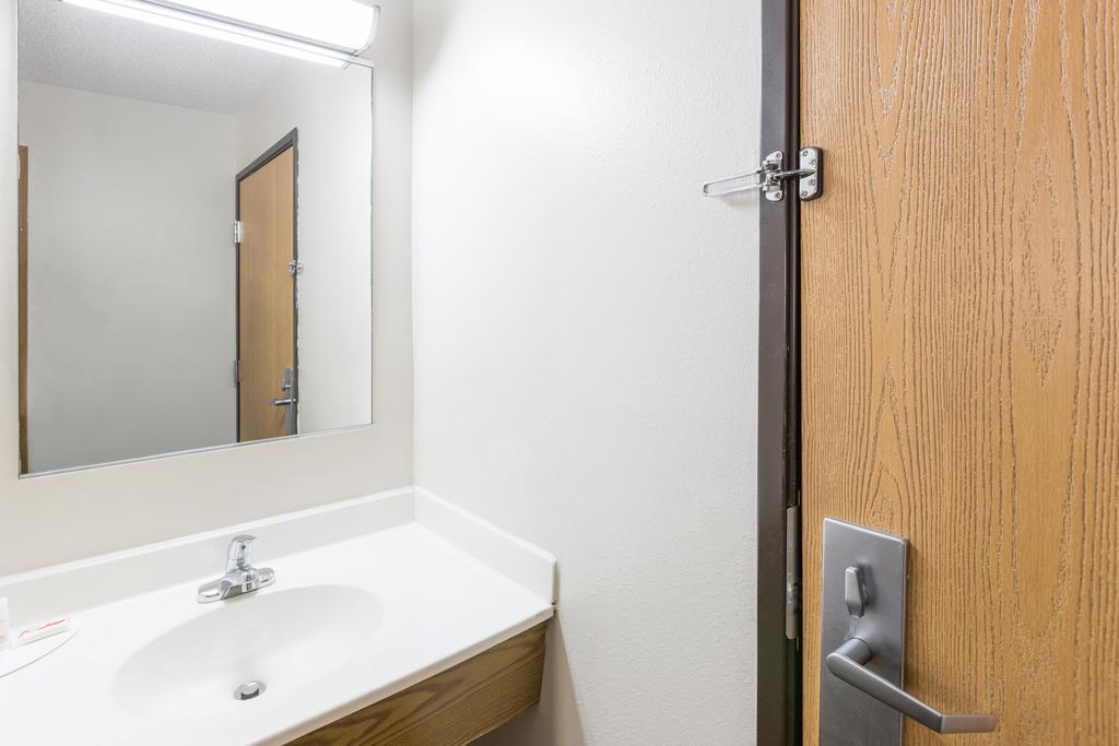 Super 8 By Wyndham Osceola Ia Motel Екстериор снимка